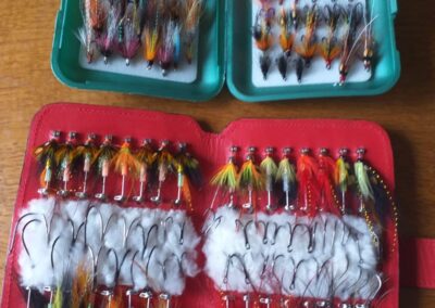 montaje de moscas pesca asturias